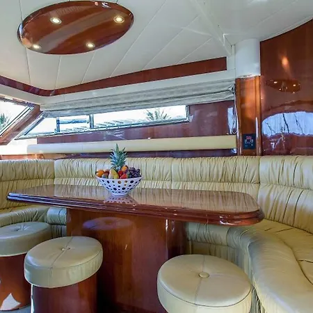 Divina Hotel en barco Ibiza