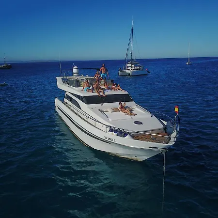 Hotel en barco Divina 3*