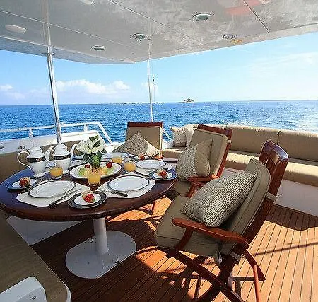 Hotel en barco Divina Ibiza