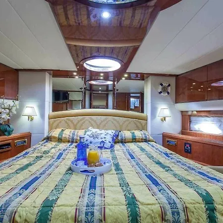 Hotel en barco Divina Ibiza